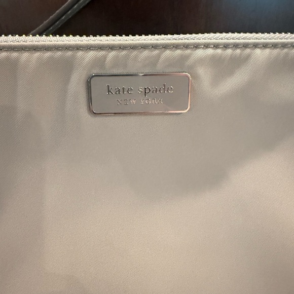 *PRE-OWNED* Kate Spade Dawn Triple Gusset Crossbody Bag in Taupe - Picture 4 of 7